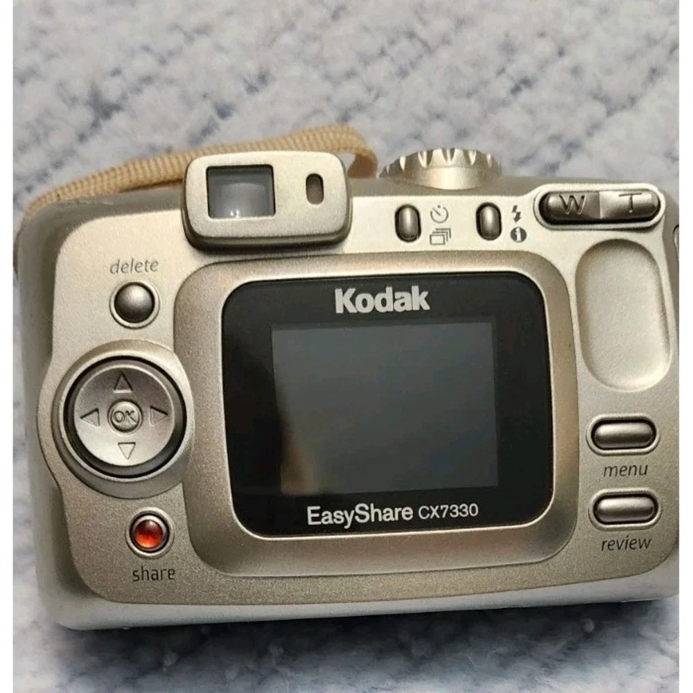 Kodak EasyShare CX7330 Point & Shoot Digital Camera Silver 3.1MP 3x Parts Only